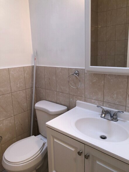 Building Photo - 203 Alnus St