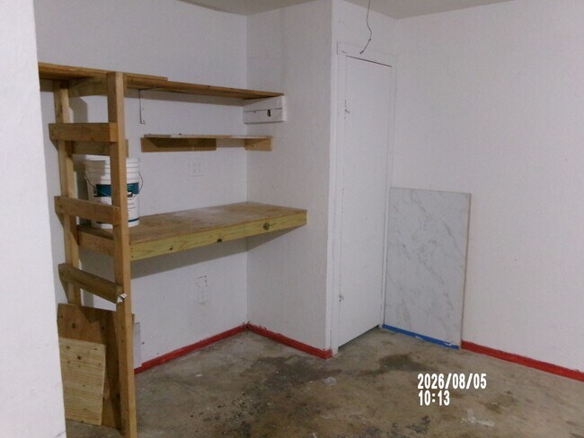 Building Photo - 6049 SW Atterbury Dr