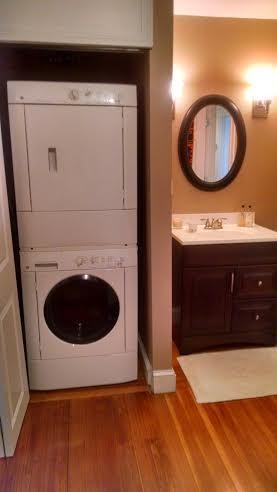 Building Photo - 211 W 8th St