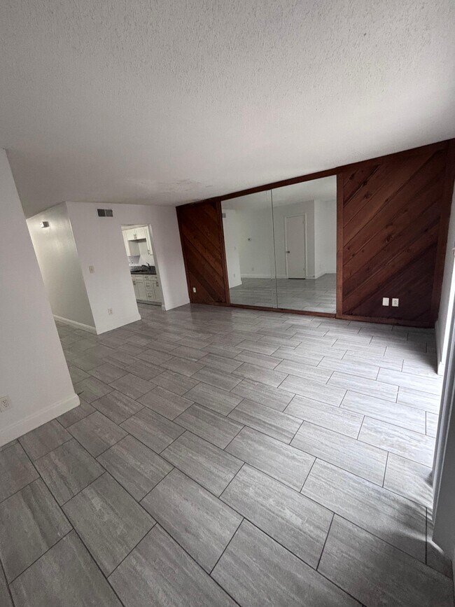 Building Photo - 4825 Lighthouse Cir