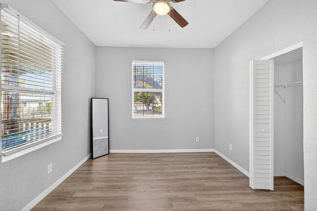 Building Photo - Updated Tampa Home – Prime Central Location 4 Beds - 2 Baths!