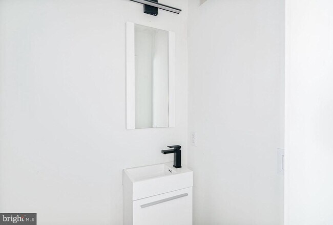 Building Photo - 2607 E Boston St