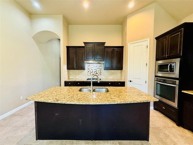 Building Photo - 2404 Sweetwater Ln