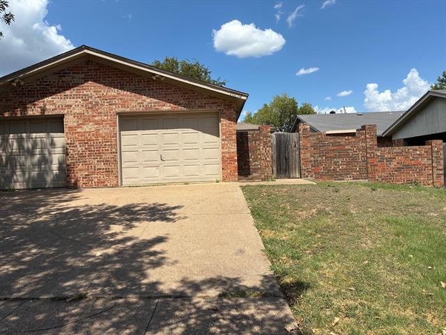 Primary Photo - 10252 Maverick Dr