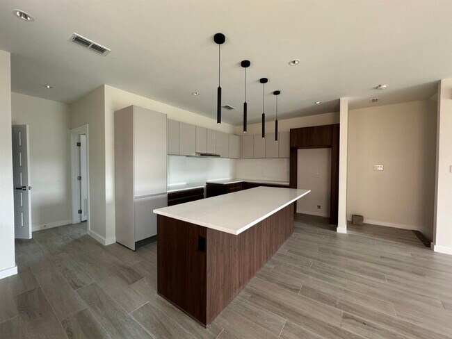 Building Photo - 210 Veracruz Dr