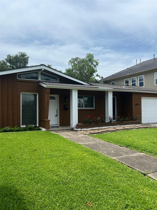 Building Photo - 2911 Linkwood Dr