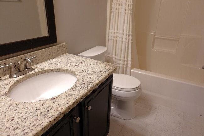 Building Photo - 923 Squires Pt