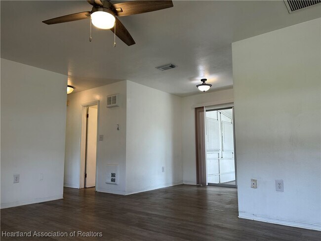 Building Photo - 124 Swallow Ave