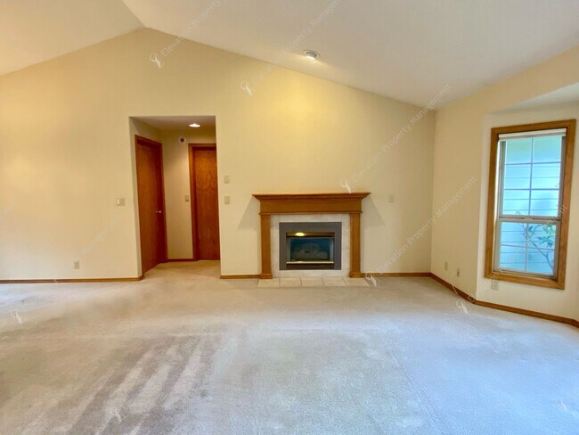 Building Photo - 3081 NE Purcell Blvd