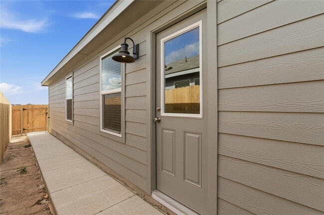 Building Photo - 596 Sormonne Lp