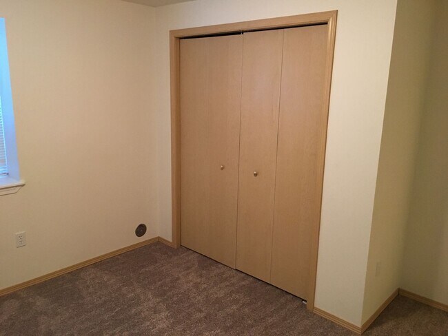 Building Photo - 1050 S Westcliff Pl