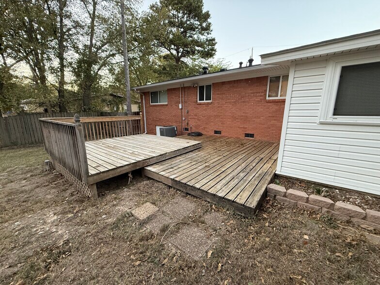 Building Photo - 505 Jerome St