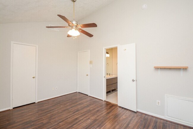 Building Photo - 8728 Wilcrest Dr