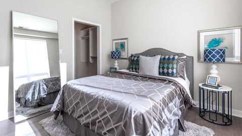 Building Photo - 2450 W Armitage Ave