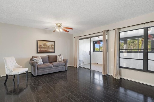 Building Photo - 2595 Cyprus Dr