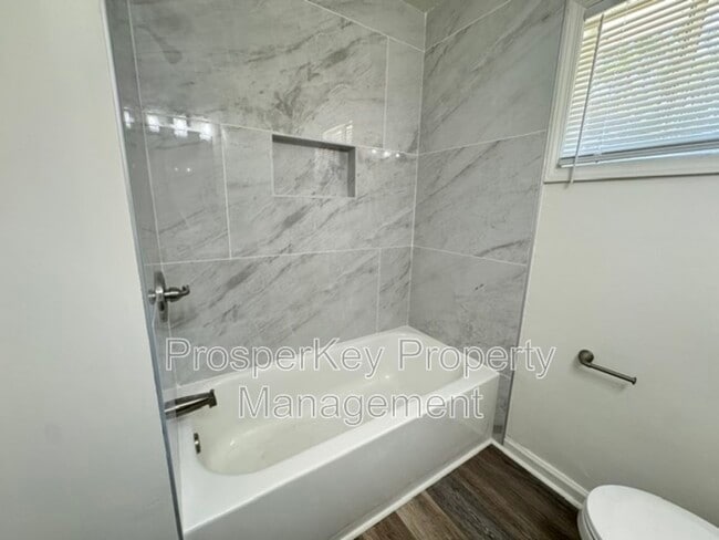 Building Photo - 5004 Kingston Dr