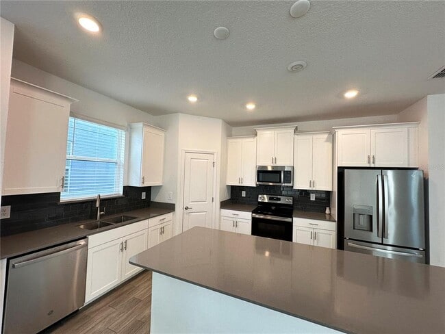 Building Photo - 11288 Listening Dr