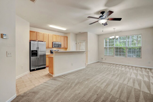 Building Photo - AVAILABLE FOR IMMEDIATE MOVE-IN. DON'T MIS...