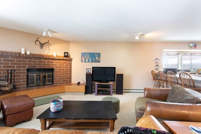 Building Photo - 716 Lagoon Dr