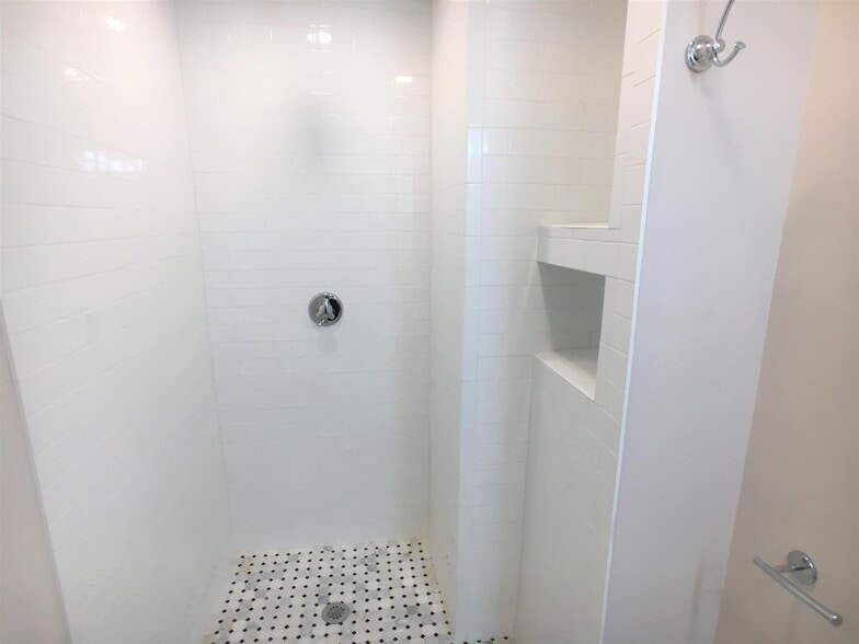 Building Photo - 67 Temple St