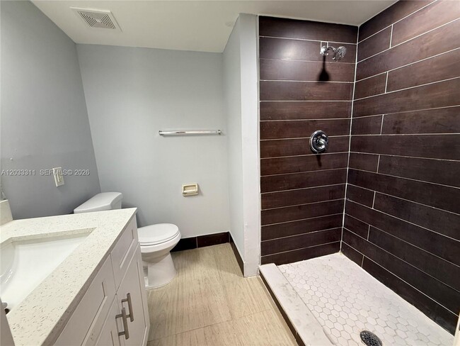 Building Photo - 4885 Arjaro Dr