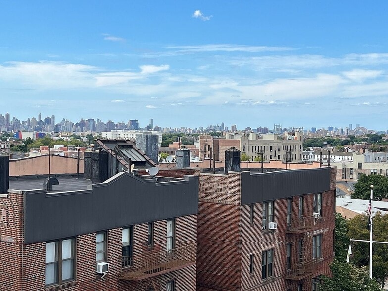 Building Photo - 67 STREET