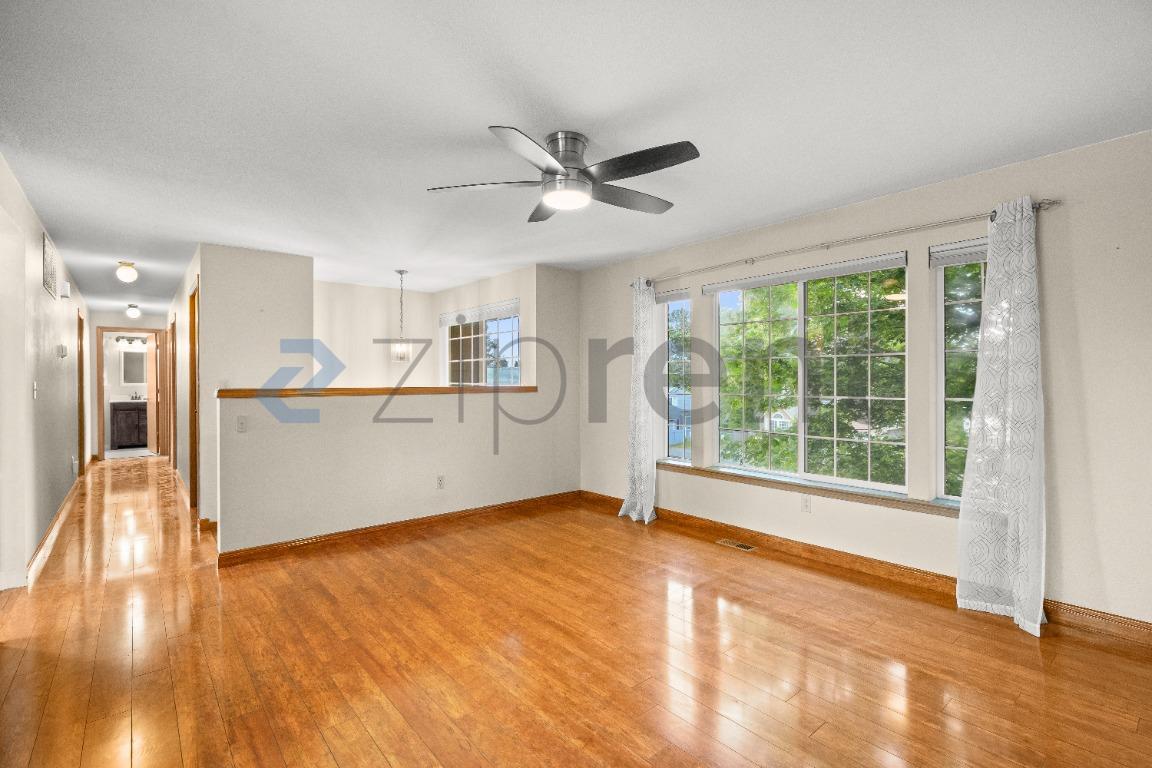 Building Photo - Unit