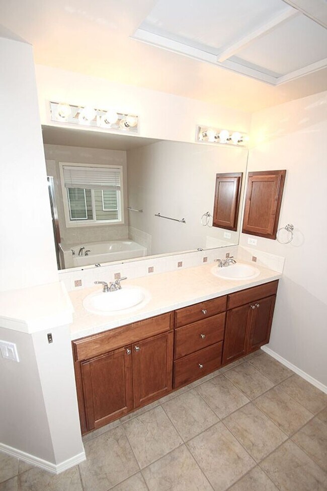 Building Photo - 4 BEDROOM WOODBRIDGE REDMOND HOME FOR RENT...
