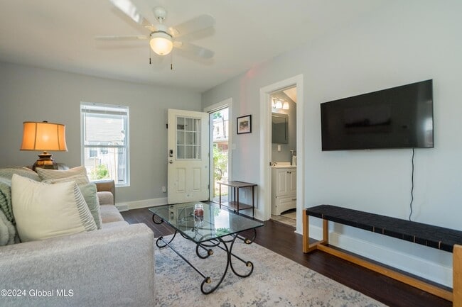 Building Photo - 9 Bolster Ln NE