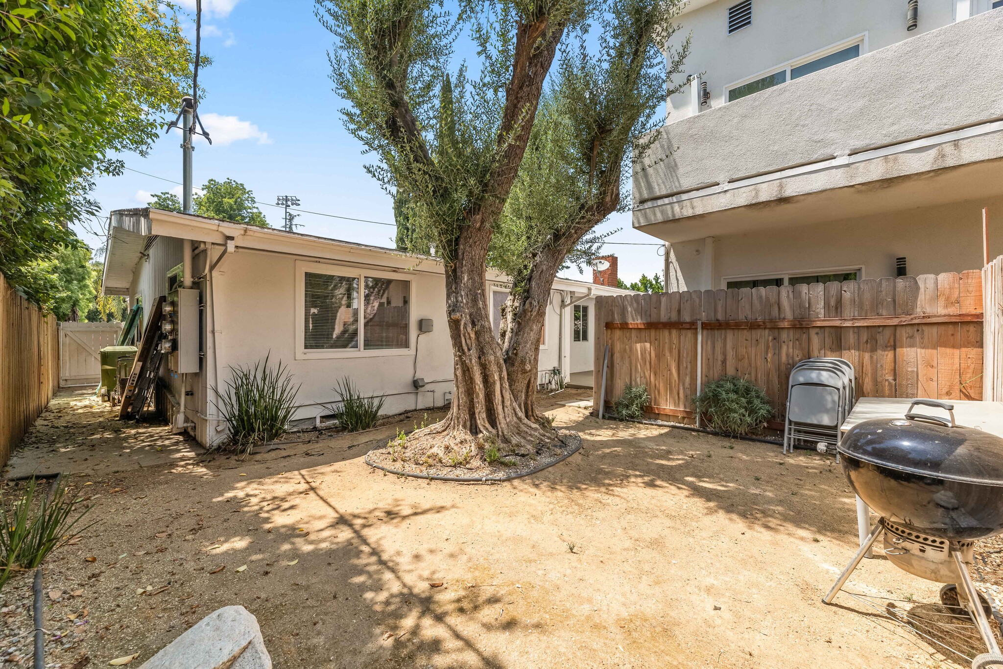 Building Photo - 5700 Vanalden Ave