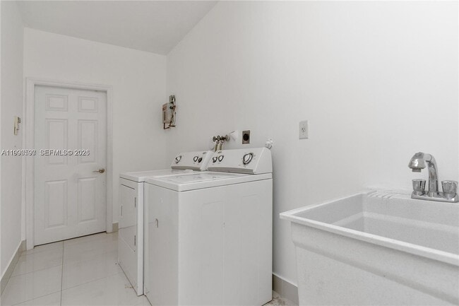 Building Photo - 7333 NW 108th Ct