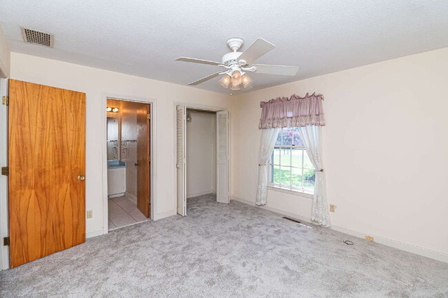 Building Photo - SPACIOUS Brick Home in Goldsboro (Wayne Memorial Drive area)