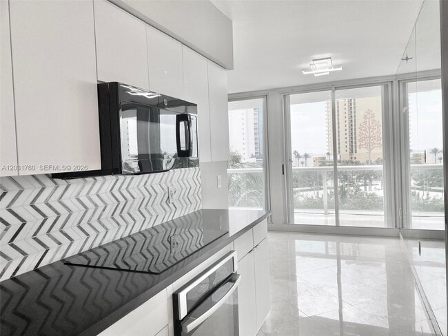 Building Photo - 16400 Collins Ave