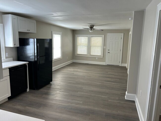 Building Photo - 4151 Sheraton St