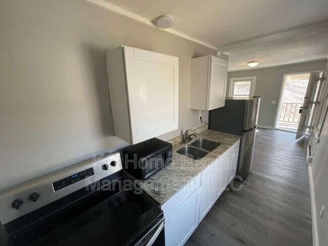 Building Photo - 810 S Hardy Ave