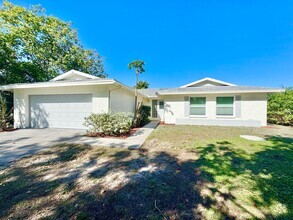 Building Photo - ** GOLDEN GATE ESTATES ** 3 BED / 2 BATH -...