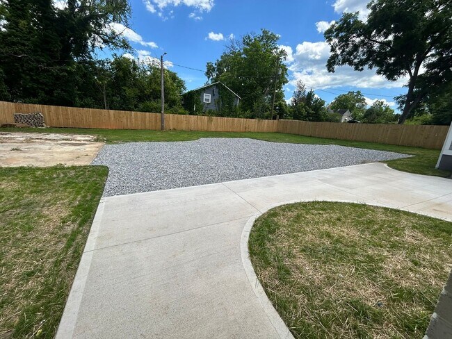 Building Photo - Charming, Newly-Renovated 3 Bedroom Home. Downtown Spartanburg