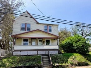 Building Photo - 2048 2nd St NE