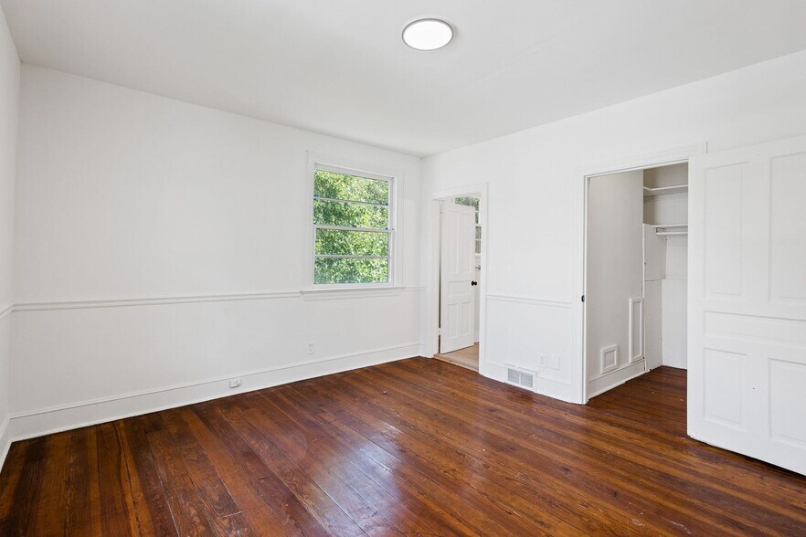 Building Photo - 209 N Spring St