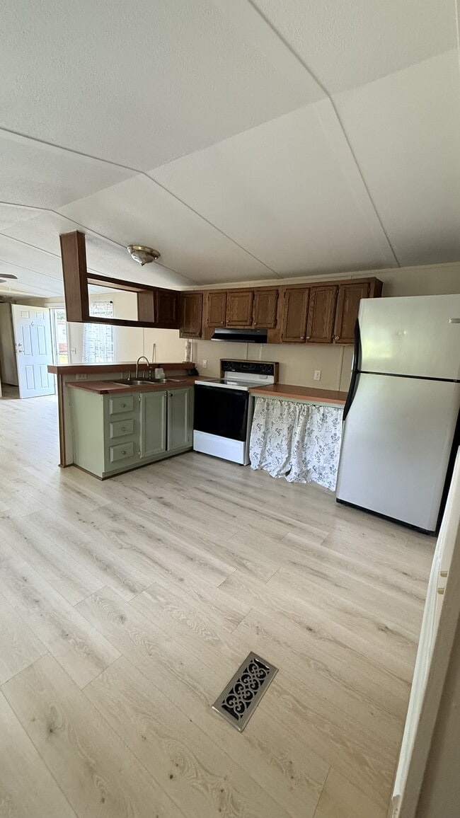 Building Photo - 284 Speedway Dr