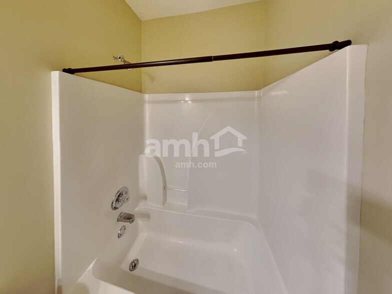 Building Photo - 3023 Holderwood Dr