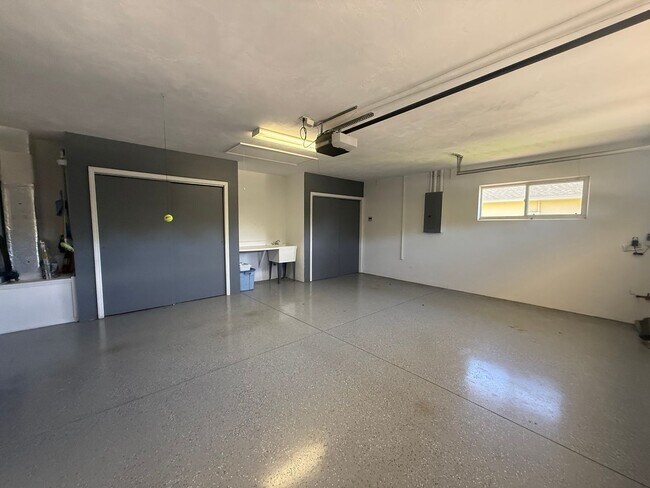 Building Photo - Beautiful 3 bedroom, 2 Bathroom home in the Turnbull Bay Golf Course Community