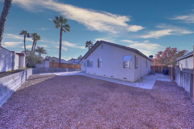 Building Photo - 4724 Cove Ln