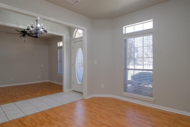 Building Photo - 504 Oakwood Blvd