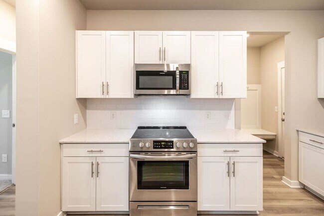 Building Photo - AVAILABLE NOW in Foxland Crossing