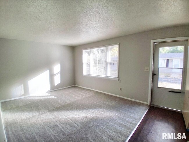 Building Photo - 5812 W Farmington Rd