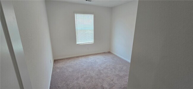 Building Photo - 2109 E Crystal Dr