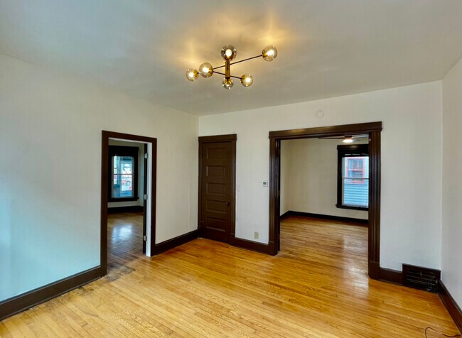 Building Photo - 2049 E Washington Ave