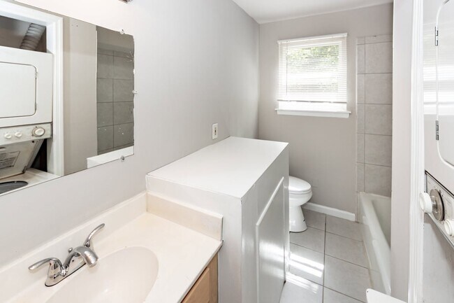 Building Photo - 2107 Rondo St