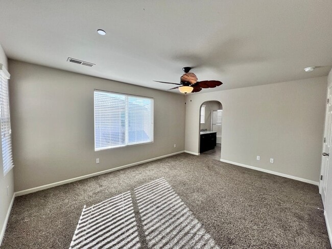 Building Photo - $2,295 DeWolf & Barstow, 3 Bedroom House - Clovis / Community Pool + Neighborhood Parks